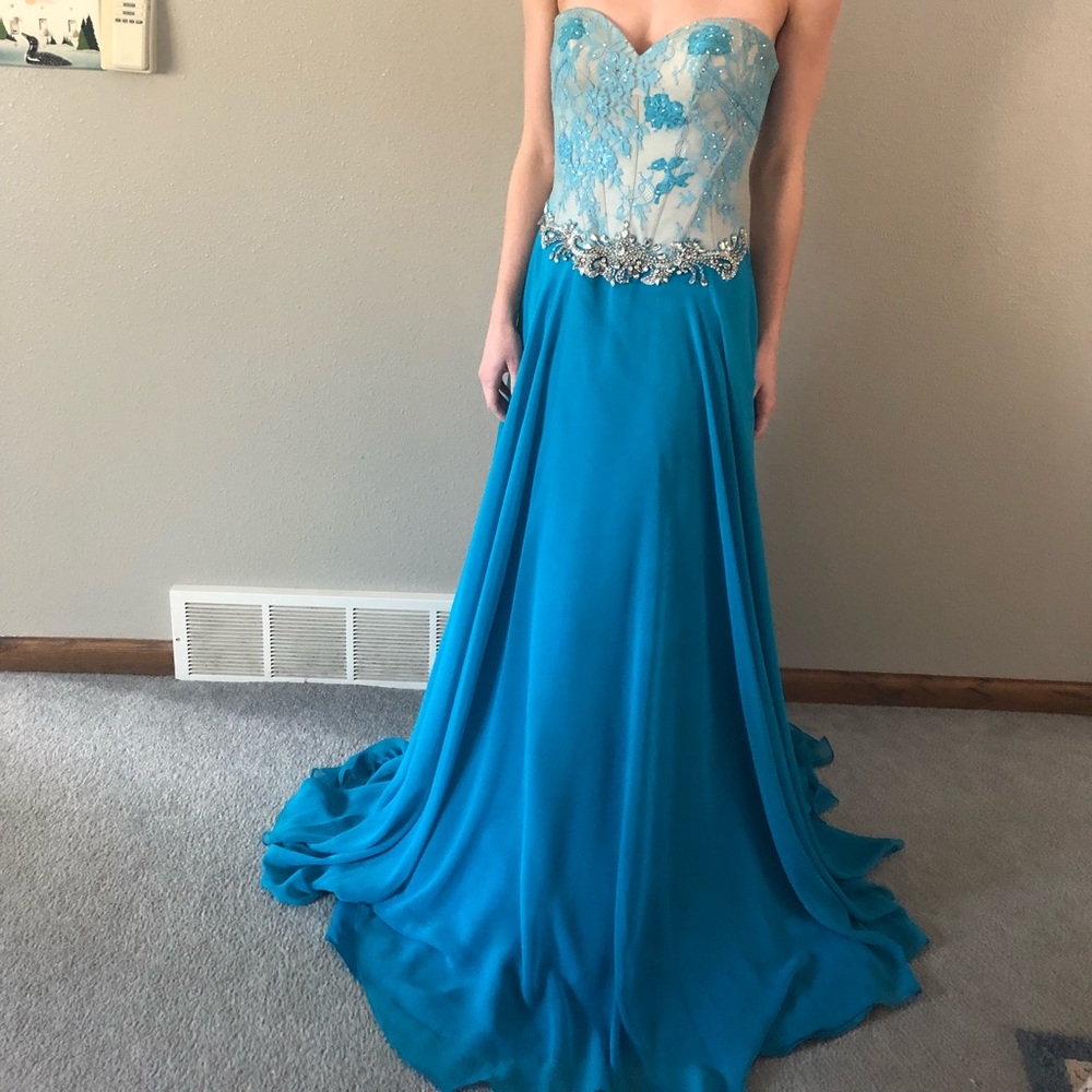 Prom, pageant, or formal gown